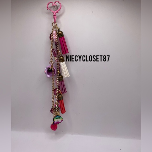 JEWELRY & ACCESSORIES SHOW LISTING - Picture 9 of 12